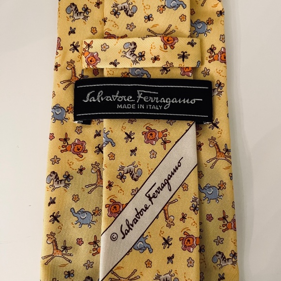 FERRAGAMO Tie Silk Whimsical Lion Giraffe Elephant Zebra Pale Yellow - Picture 2 of 2